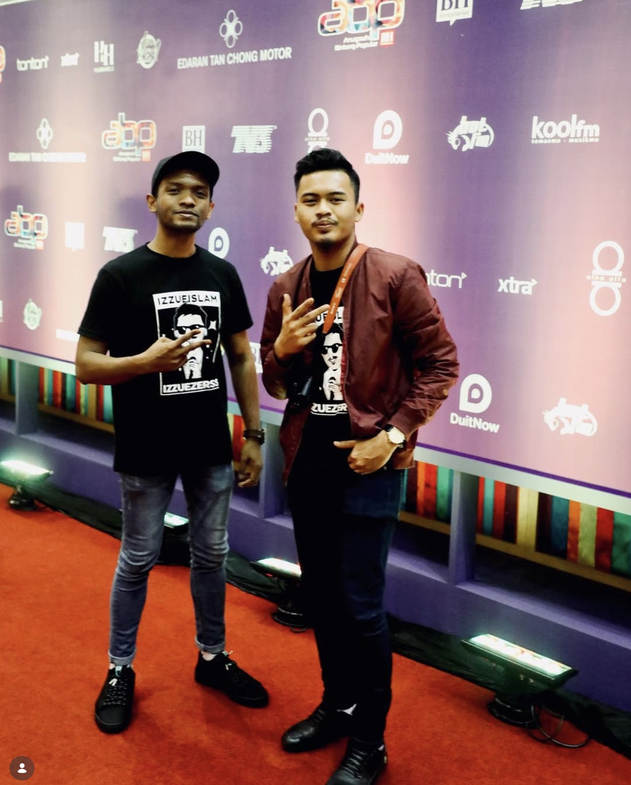 Akram bersama rakan ketika bertugas bersama tim media ABPBH
