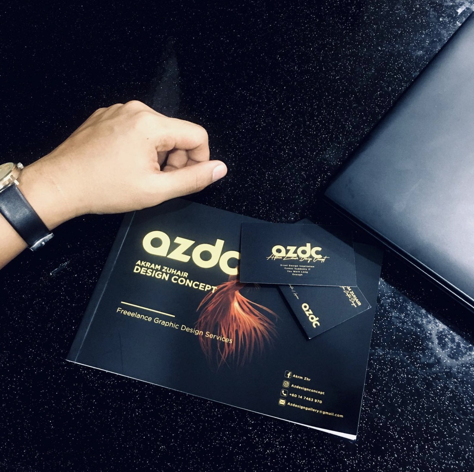 Bahan pemasaran AZDC ketika Akram menjual servis reka bentuk secara offline