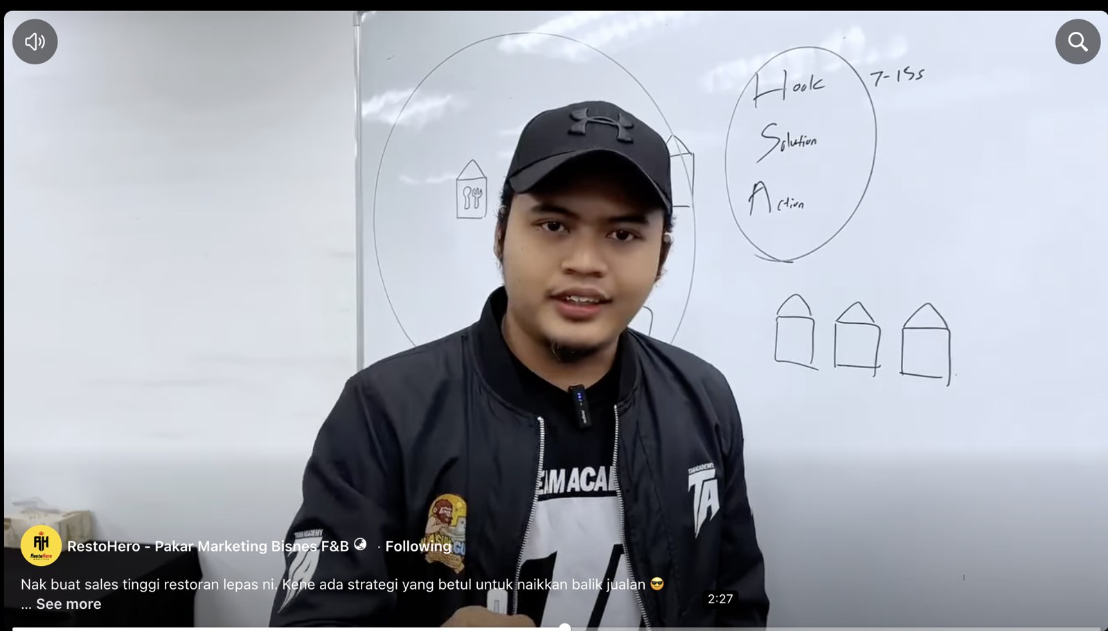 Perkongsian strategi marketing restoran di hadapan papan putih